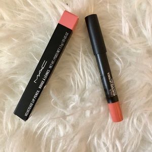 Brand new Mac velvetease lip pencil in Frolic